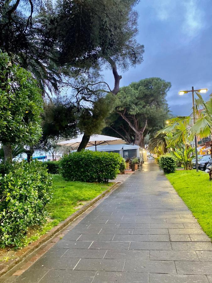 Hotel Alba Chiara Finale Ligure Exterior photo