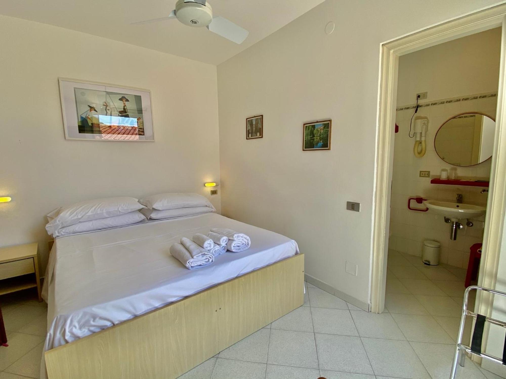 Hotel Alba Chiara Finale Ligure Exterior photo