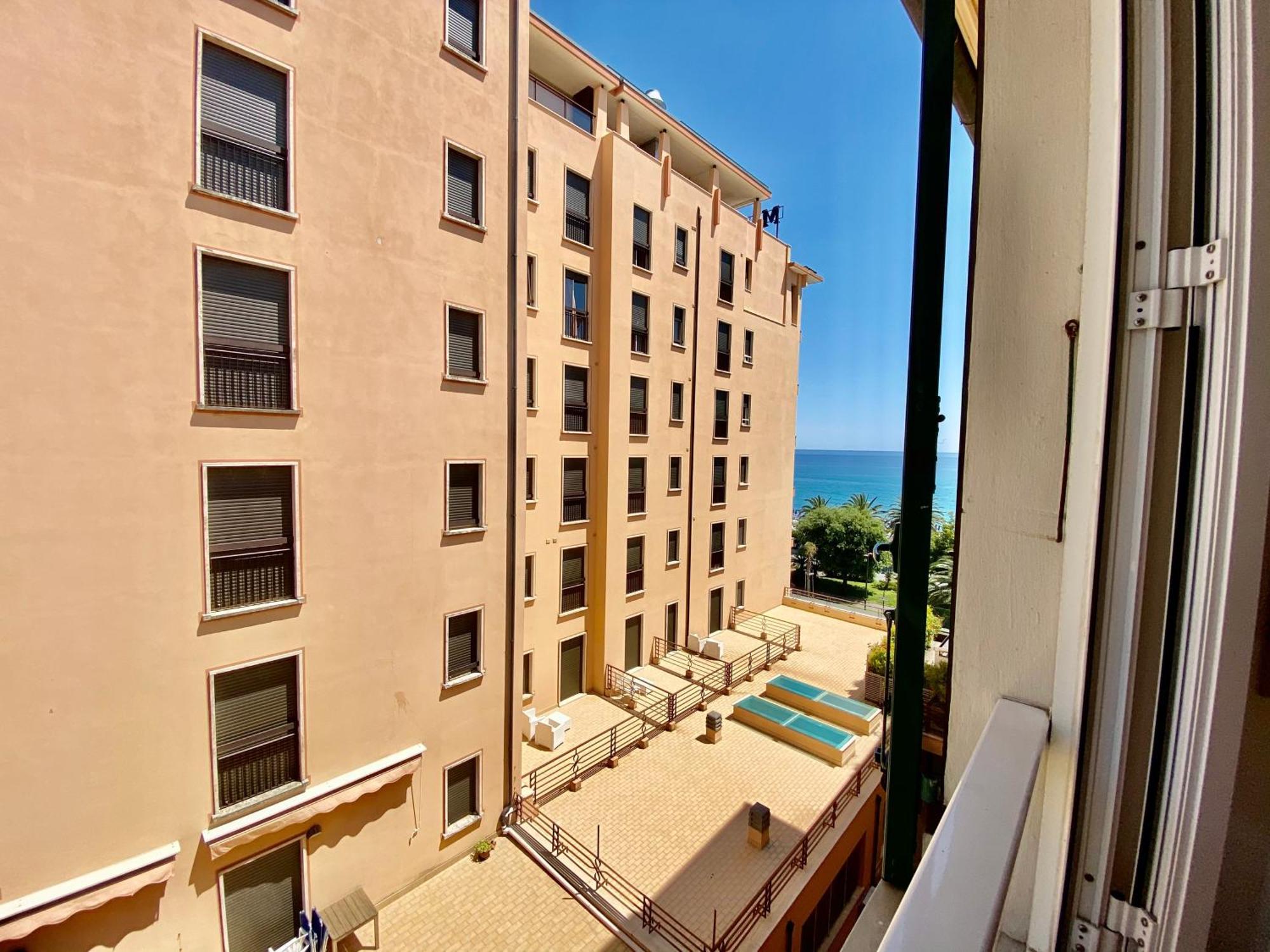Hotel Alba Chiara Finale Ligure Exterior photo